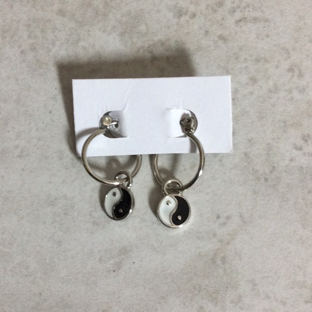 NWT Silver hoop Ying Yang earrings